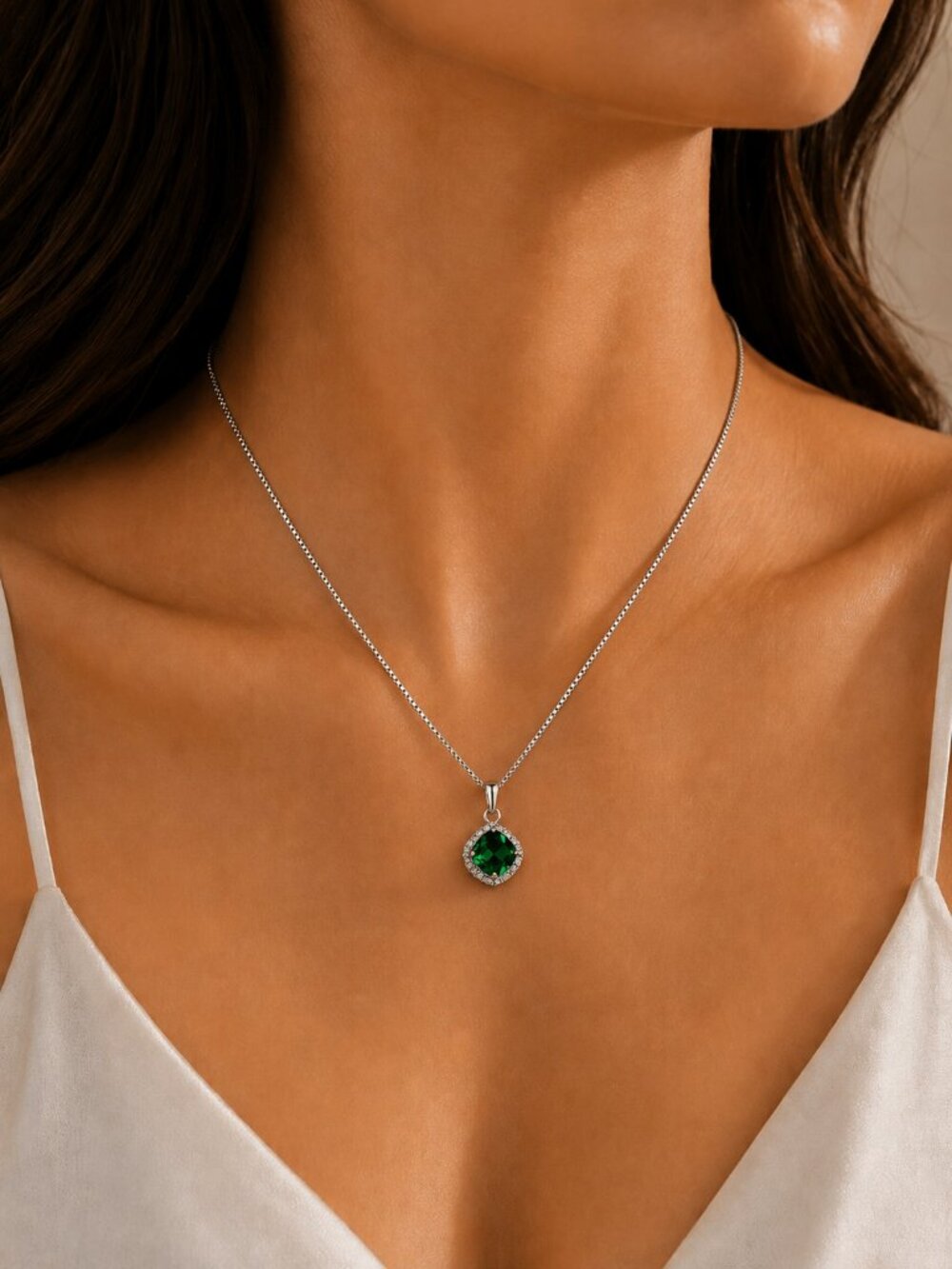 NEW 18k White Gold Cushion Cut Diamond Emerald Necklace